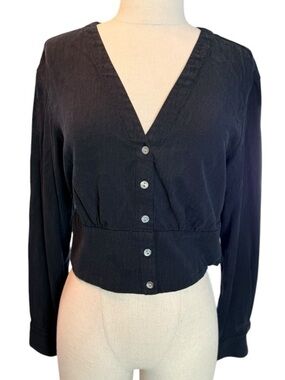 Madewell Black Button Front Cropped Top minimalist Size S Long Sleeve V-Neck